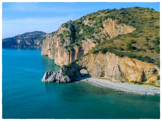 Arco Naturale di Capo Palinuro visto dal mare